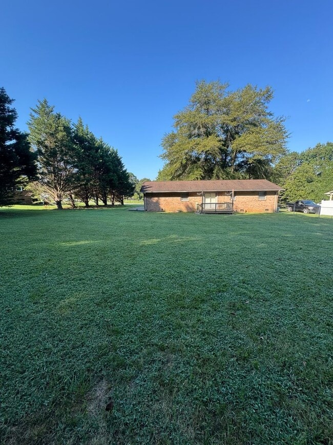 Building Photo - 1696 Crestland Dr