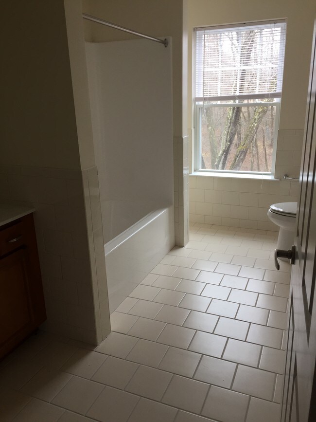 main bathroom - 333 NY-376