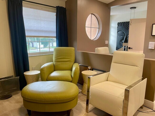 Building Photo - 9709 Shadybrook Dr