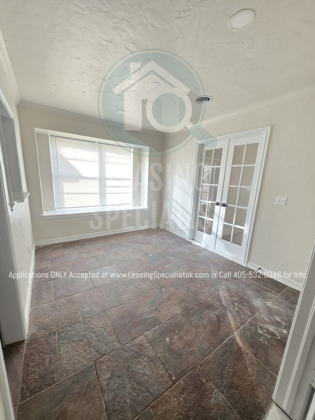 Building Photo - Spacious Village 3 Bed 2 Bath Home!