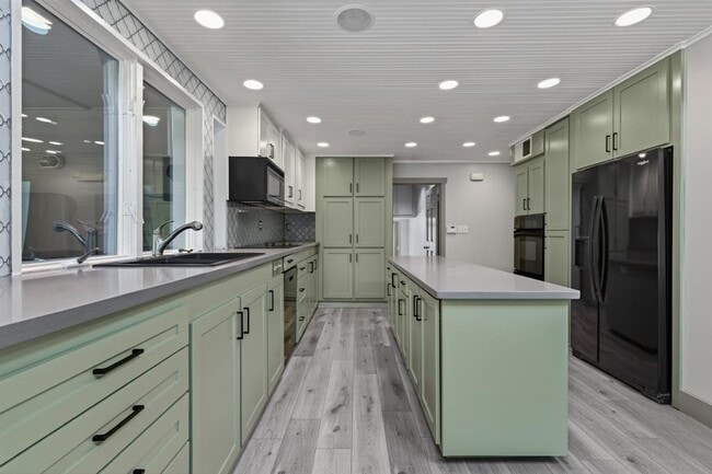 Building Photo - 4301 Hyridge Dr