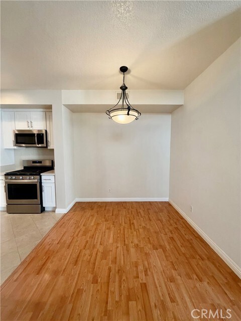 Building Photo - 8215 E White Oak Ridge