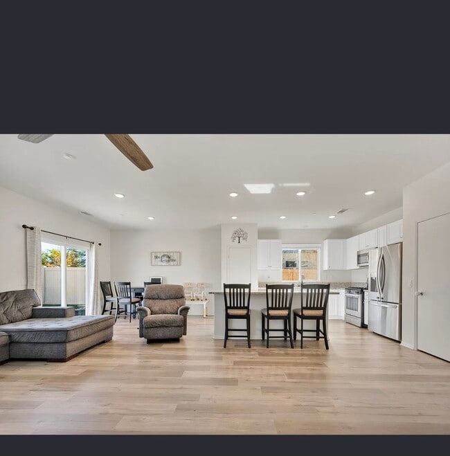 Building Photo - 11958 Gaines Ct