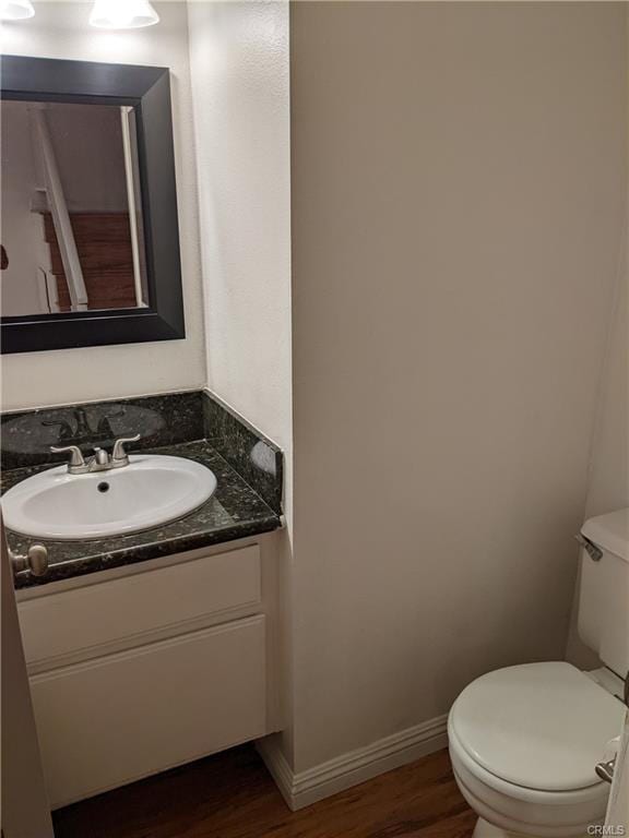 Building Photo - Updated 3br 2.5 bath near shopping & freeways