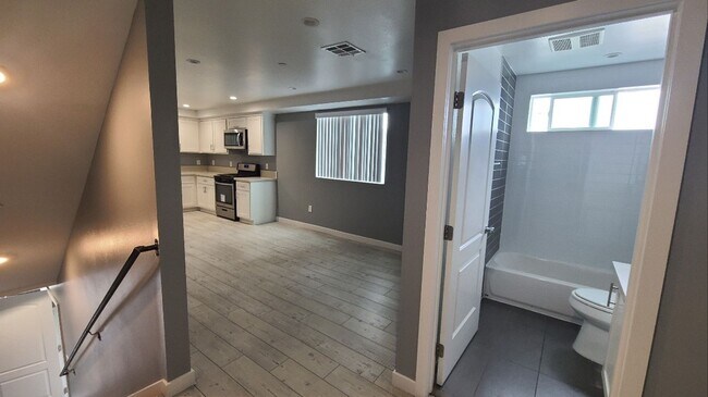 Building Photo - 32(839)