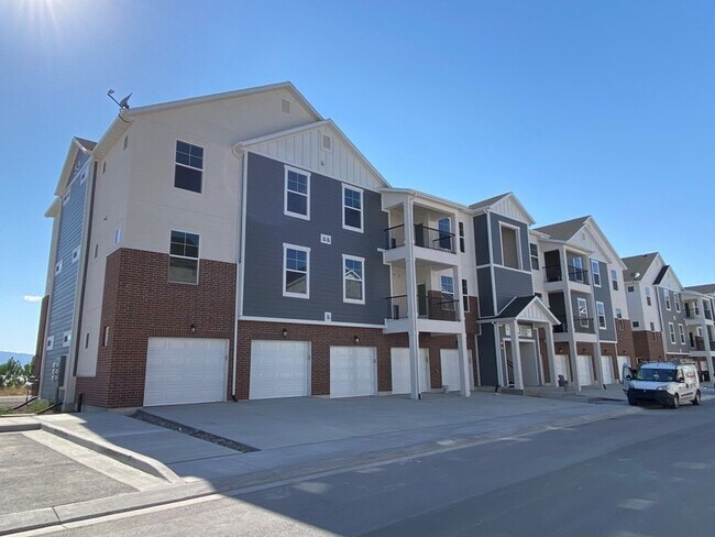 Building Photo - 505 N 360 W