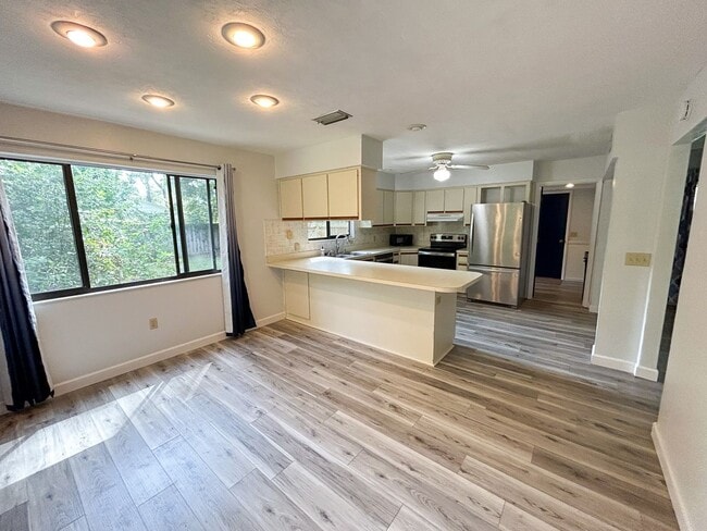 Building Photo - 1824 SW 35th Ave