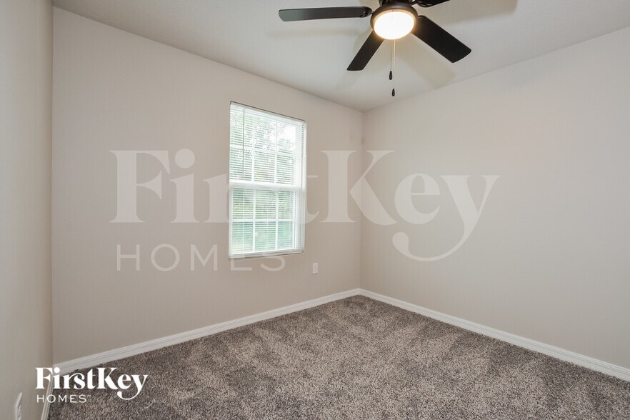 Building Photo - 111 Pine Cir Dr