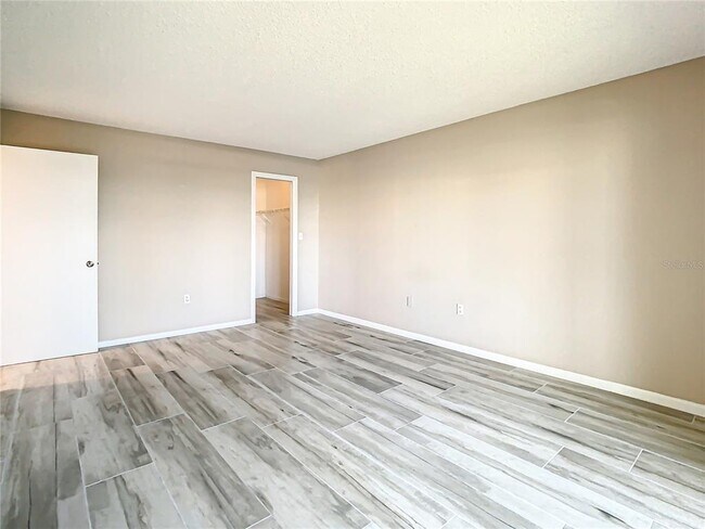 Building Photo - 4575 Cove Cir
