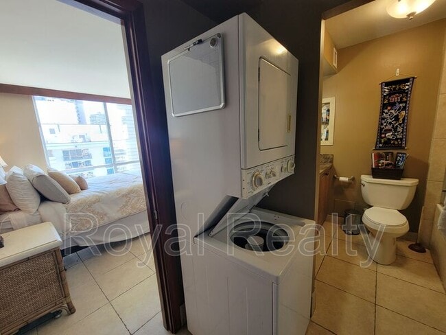 Building Photo - 1925 Kalakaua Ave