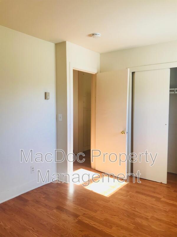 Building Photo - 303 Powell St