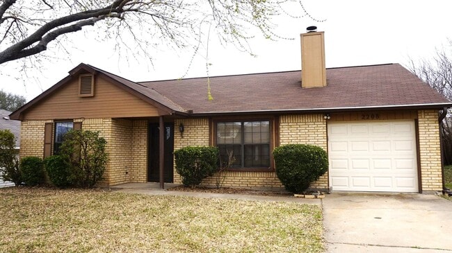 Primary Photo - 2208 Woodlands Dr