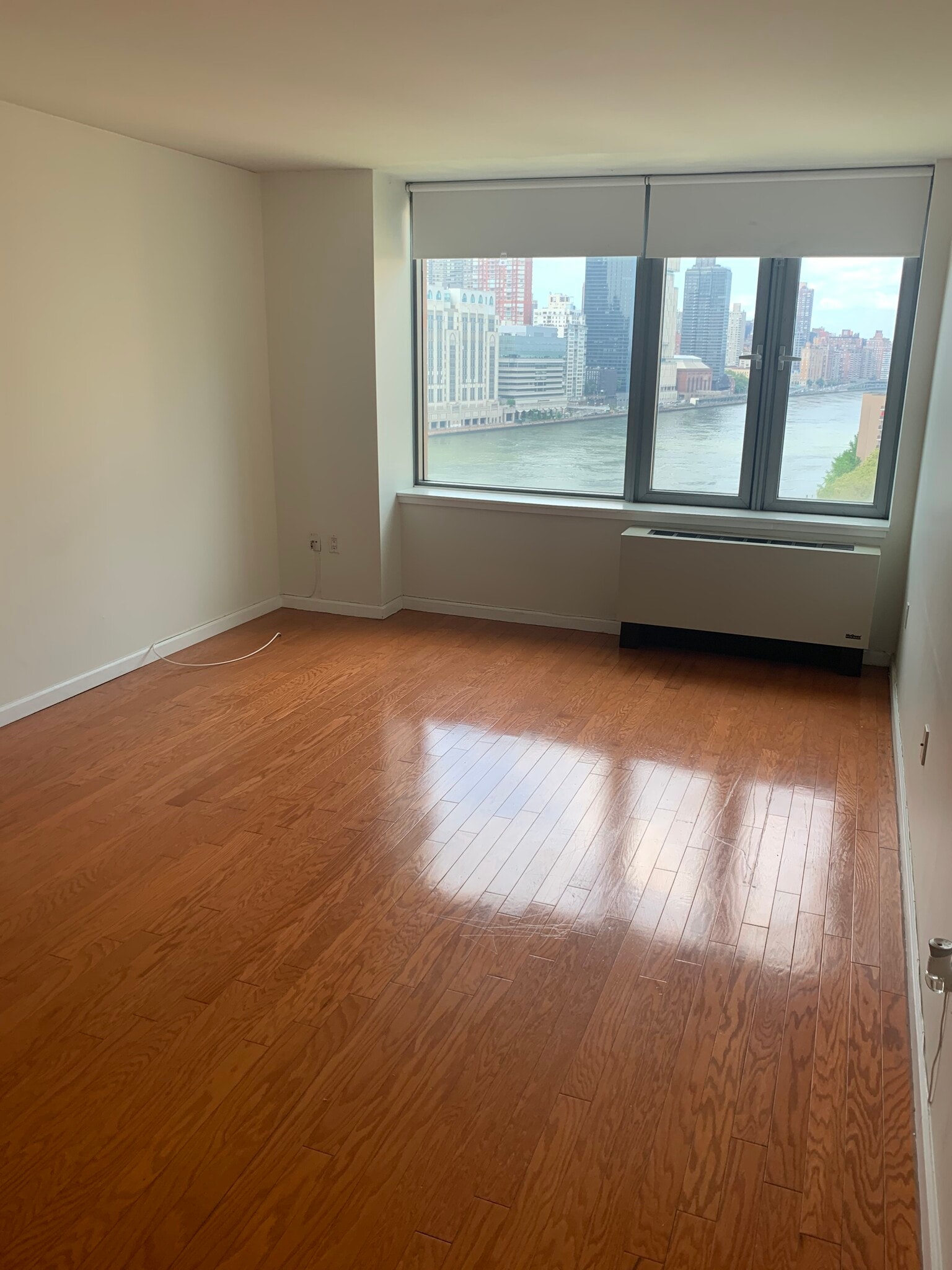 Building Photo - 455 Main St