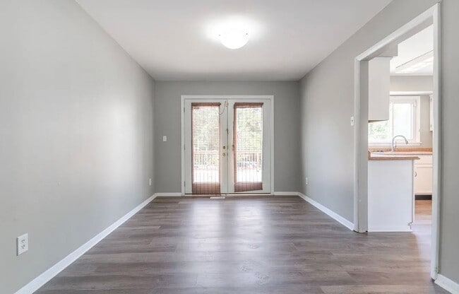 Building Photo - Charming 5 Bedroom/3 Bathroom Home with Large Finished Basement in Catonsville, MD!