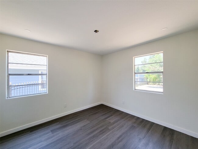 Building Photo - 5217 Hershe St