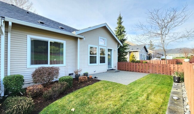 Building Photo - Lake Stevens 3 Bedroom Home in Gated Commu...