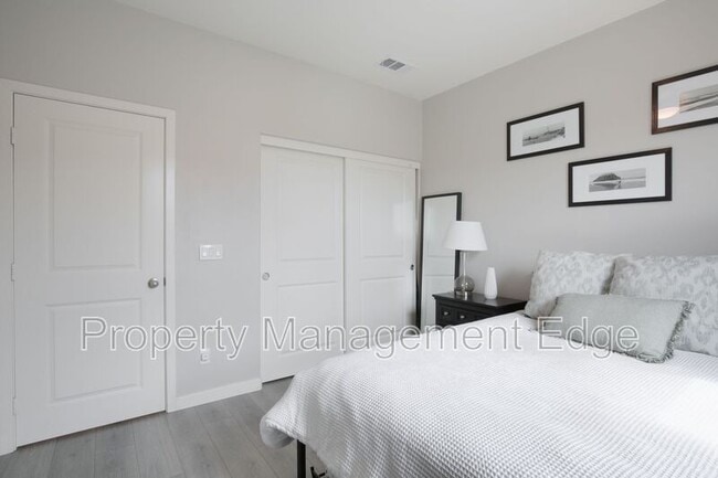 Building Photo - 4121 Sitio Flor