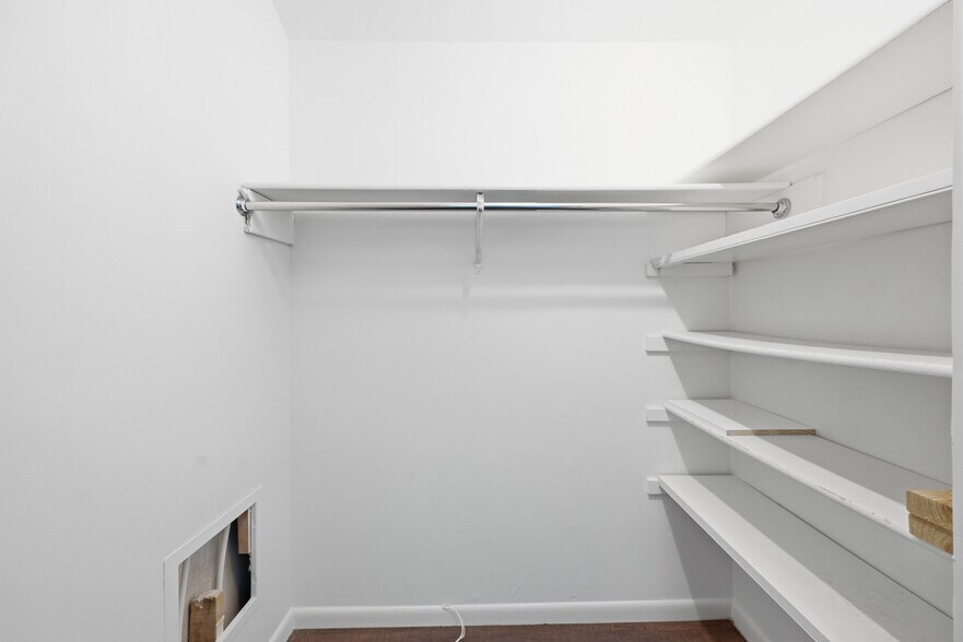 Walk in closet in primary - 254 Summit Ridge Dr