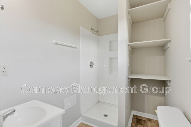 Building Photo - 7800 Temple Acres Dr