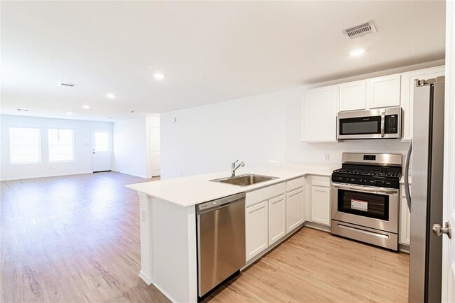 Building Photo - 7351 Gorrion Dr