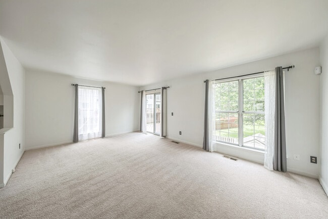 Building Photo - End Unit 3-Level Townhome in Millbrook Nei...