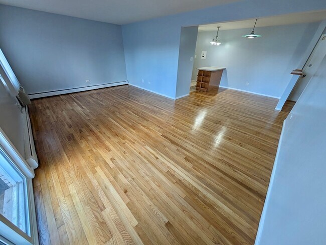 Building Photo - 8856 Northshore Dr