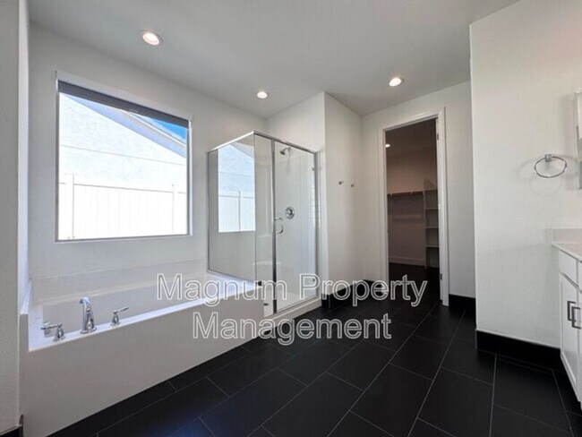 Building Photo - 25061 River Peak Dr