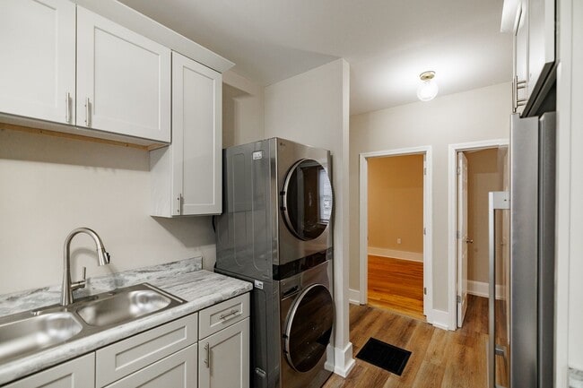 Building Photo - 185 Bloomfield St