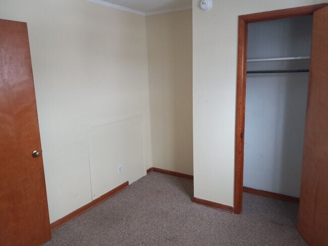 Building Photo - 67 N Kennebec Ave