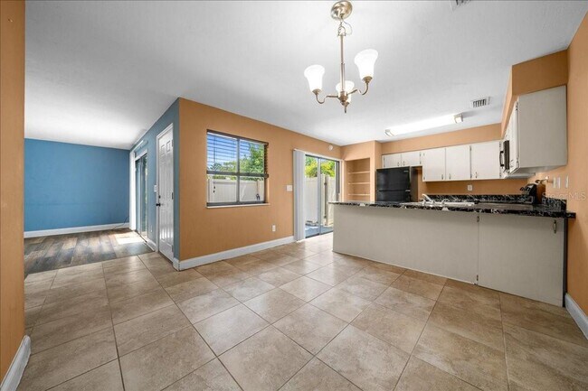 Building Photo - 2142 NE 45th Ave