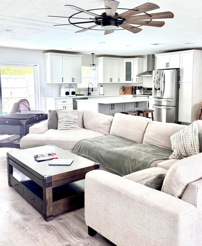 Building Photo - 1703 NE 25th Terrace