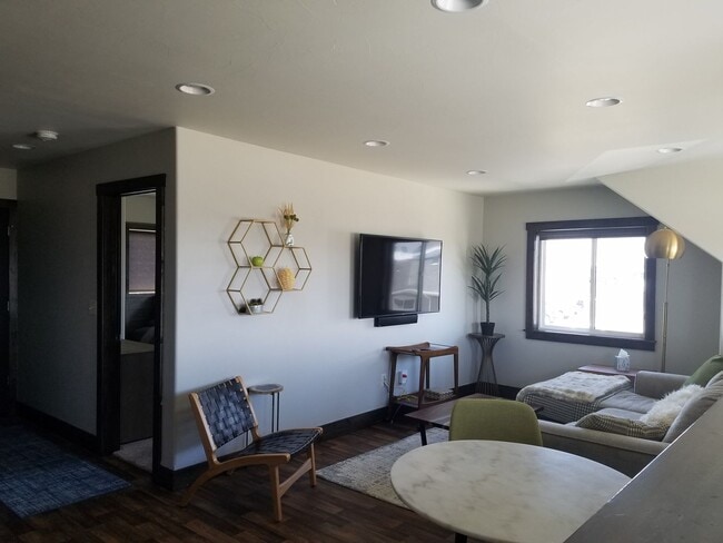 Building Photo - Furnished 1 Bed 1 Bath ADU Condo in Bozeman