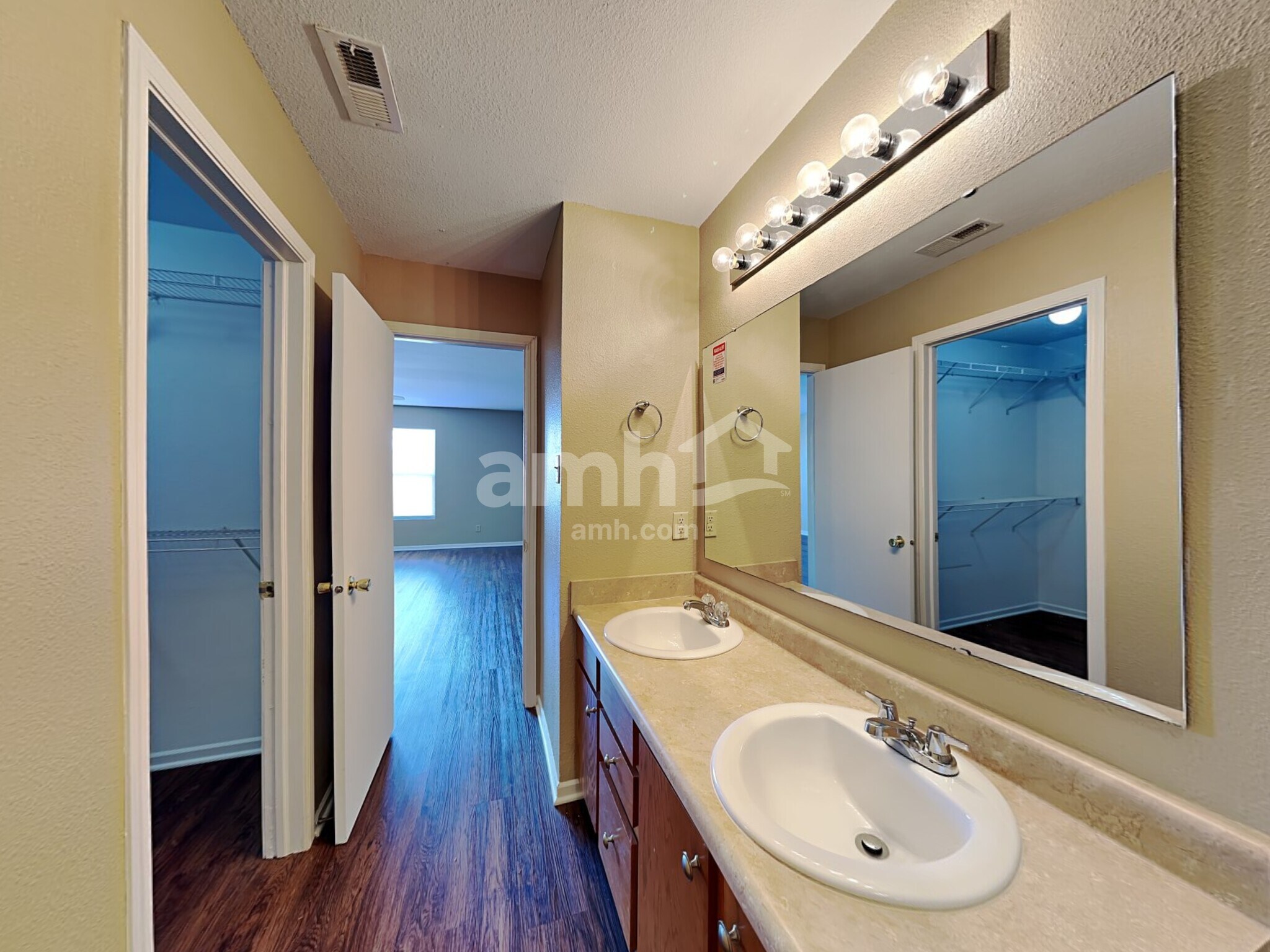 Building Photo - 8441 Wheatfield Dr