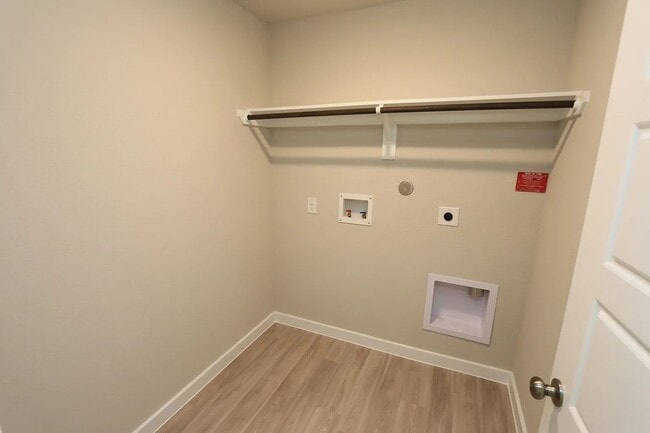 Building Photo - 4961 Perennial Ln