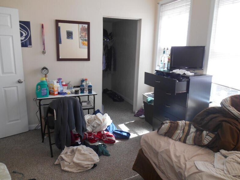 Building Photo - 14 Lorraine Ter