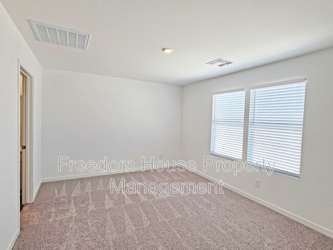 Building Photo - 663 Huyana Wind Dr