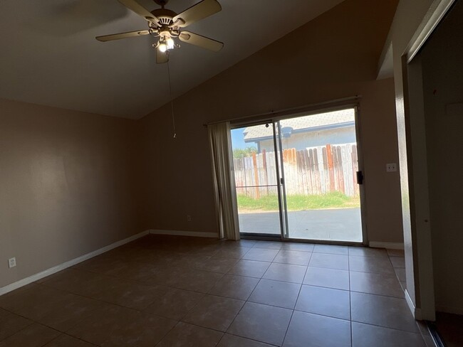 Building Photo - 3 bedroom 2 Bath Home in Perris