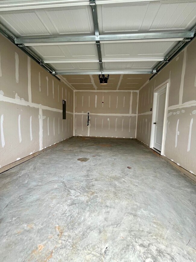 Building Photo - Brand New, 3 BR, 2.5 BA Townhome with Garage