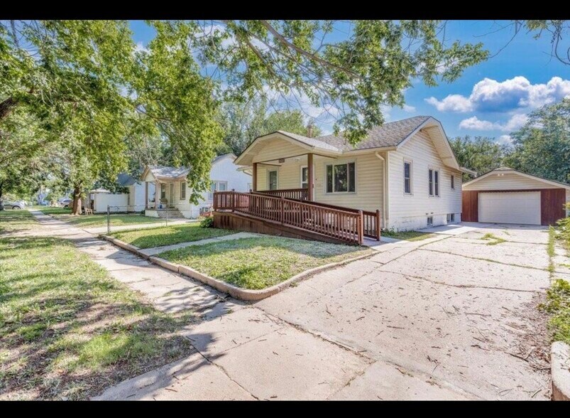 Building Photo - 1422 S Laura Ave