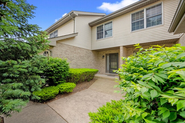 Building Photo - 1015 Claremont Dr
