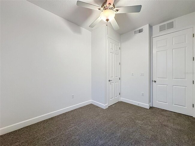 Building Photo - 2053 Green Oak Ct