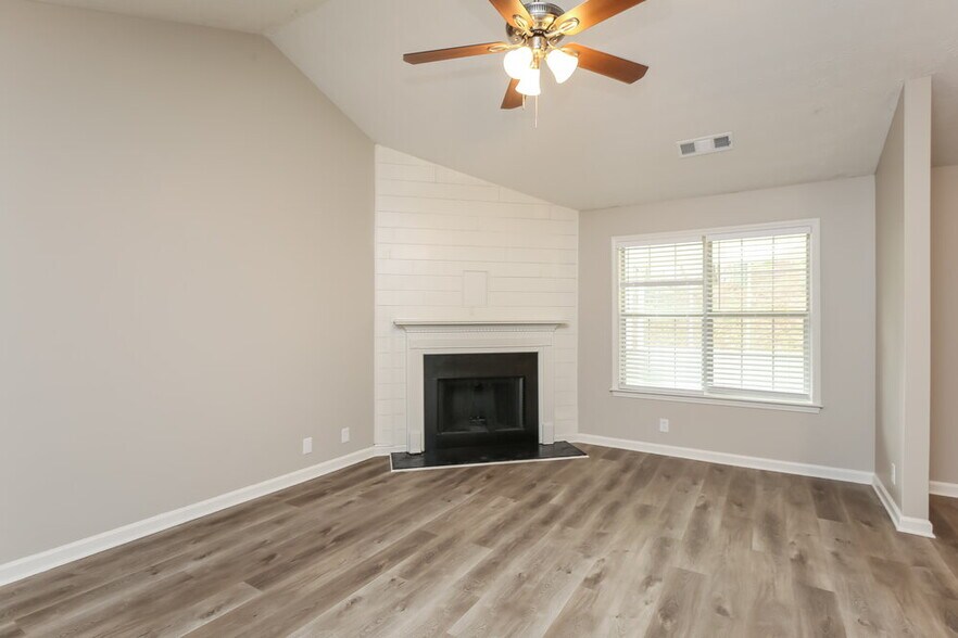 Building Photo - 173 Williamsburg Way