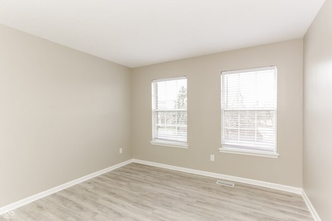 Building Photo - 344 W Columbine Ln