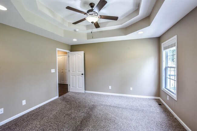 Building Photo - Ranch with Bonus in Fox Crossing!