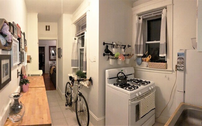 Building Photo - 15 Parkman St