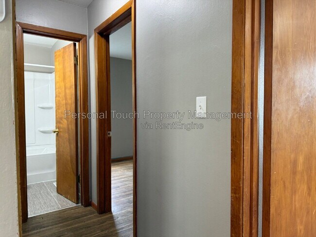 Building Photo - 413 22nd St S