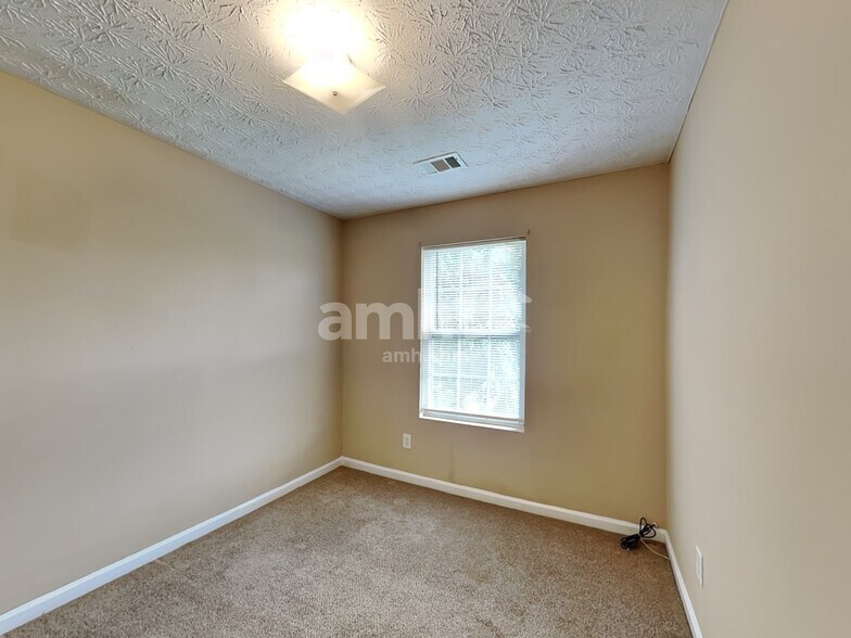 Building Photo - 6110 Flagstaf Walk