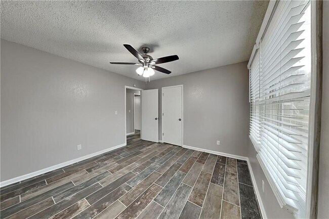 Building Photo - 304 Winchester Way