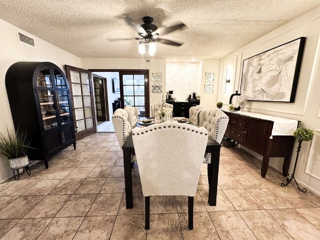 Building Photo - "Well Maintained 3 Bedroom, 2 Bathroom Pool Home in Yuma Corona!"