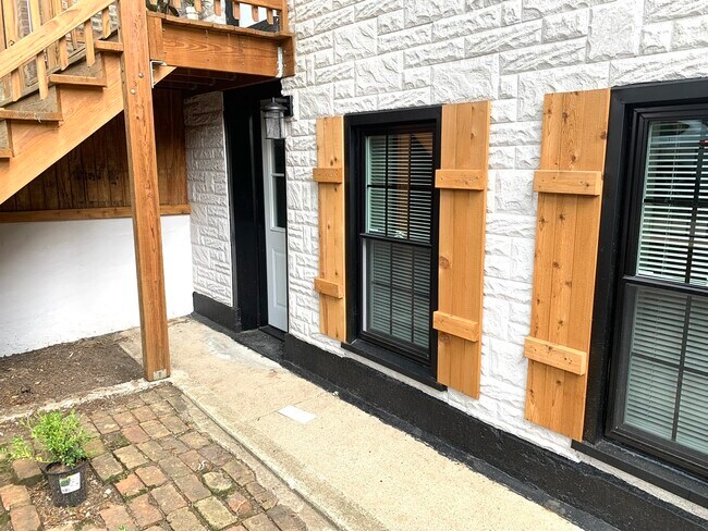 Building Photo - 1943 N Winchester Ave